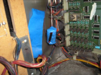 1 battery holder.jpg